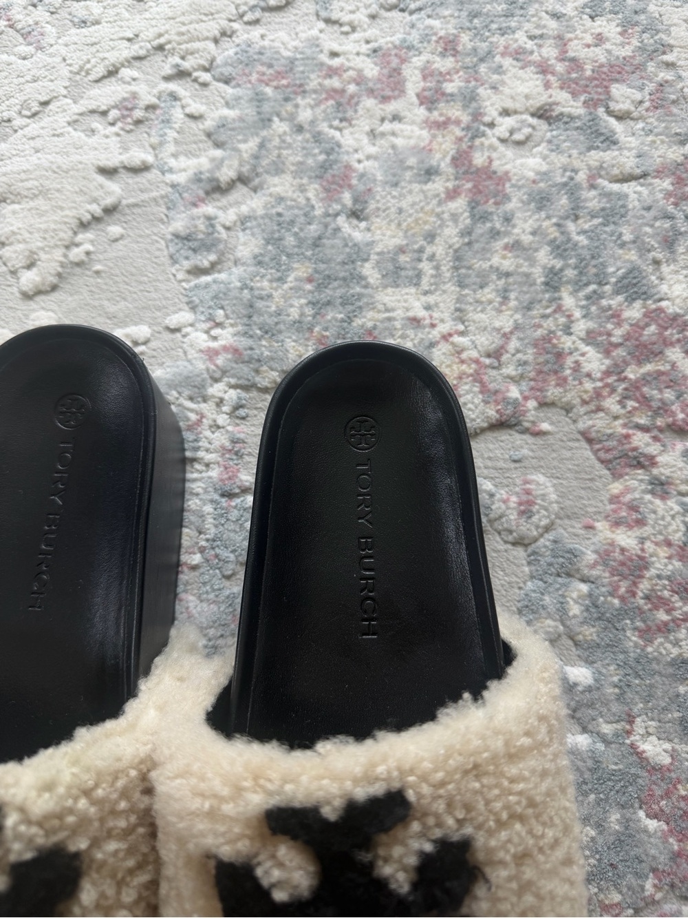 Tory Burch Cream Shearling Slides with Black Logo - Picture 3 of 6